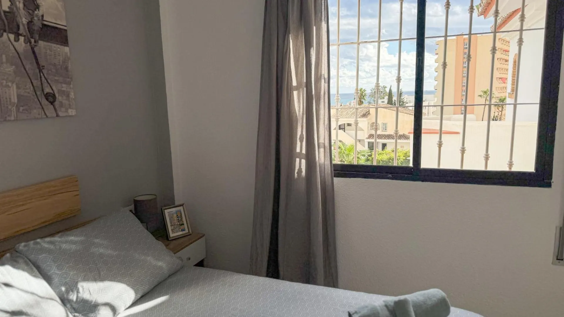 One Bed Apt, Terrace, Sea And Pool View, Walk To Beach Torremolinos