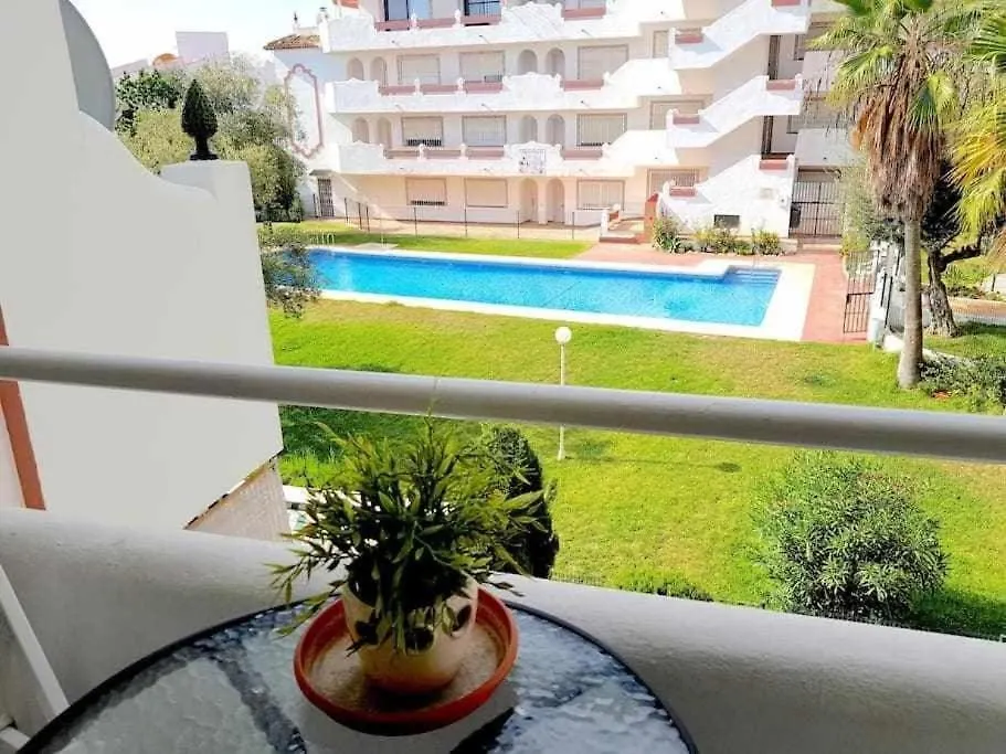 One Bed Apt, Terrace, Sea And Pool View, Walk To Beach Torremolinos