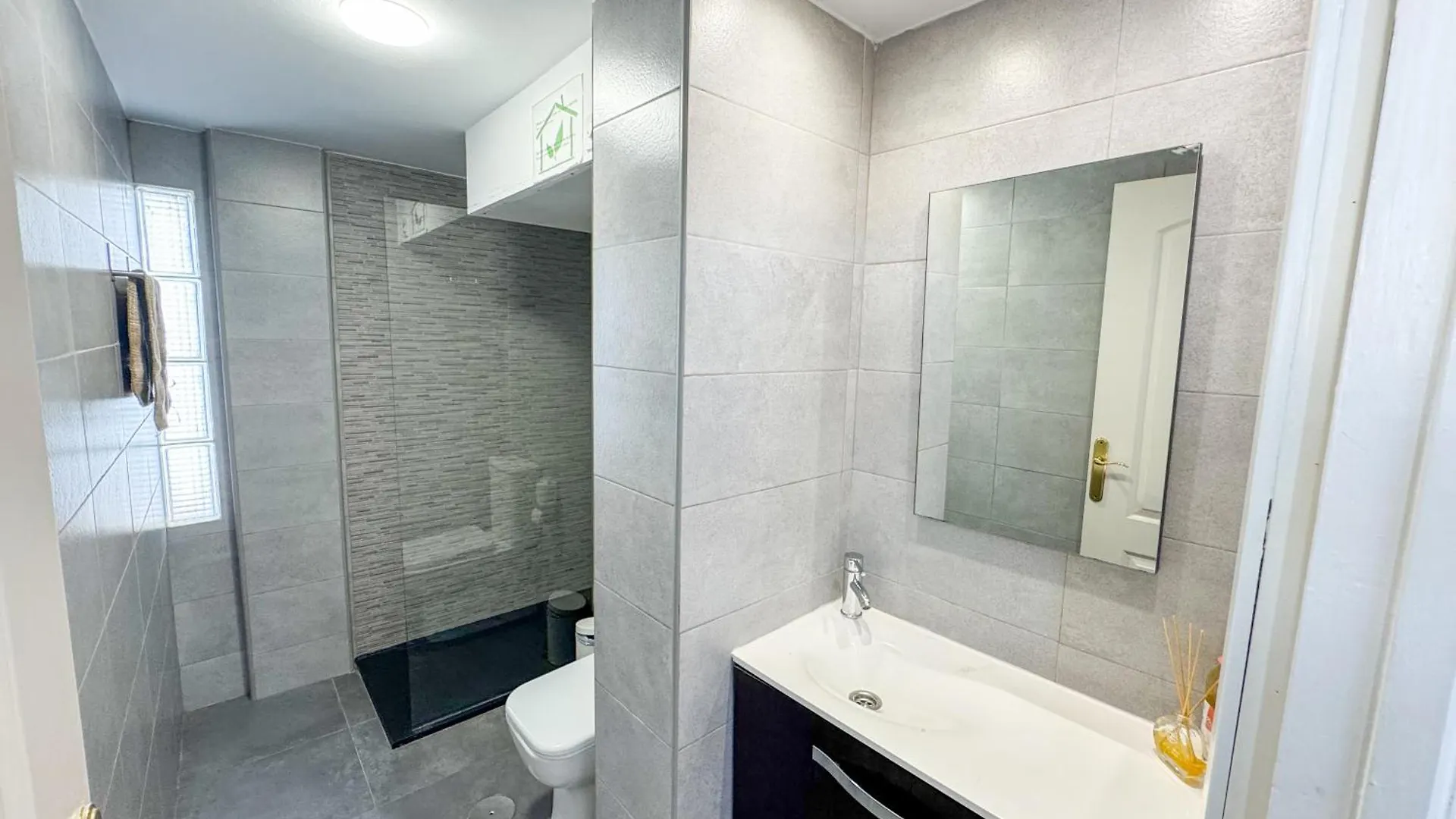 One Bed Apt, Terrace, Sea And Pool View, Walk To Beach Torremolinos Apartment